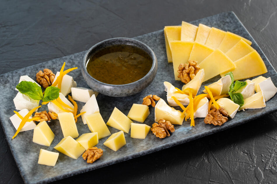 2868b2ebf2335ce68526e2fb78eb3a1b Ассорти сыров — изображение 1