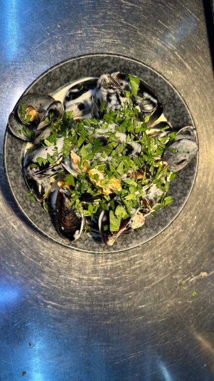 Мидии в сливочно-чесночном соусе